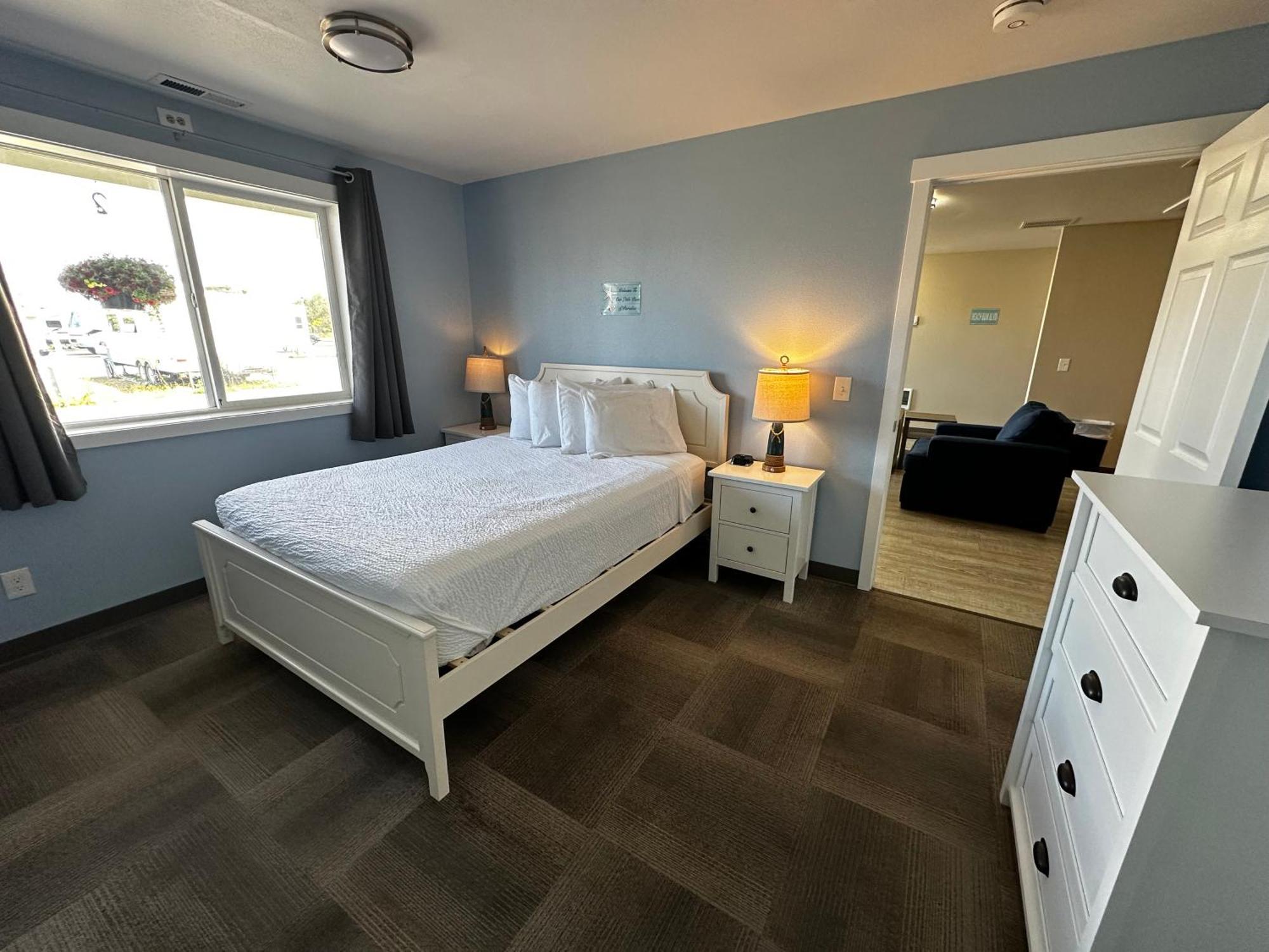 Coastal Inn And Suites Лонг-Бич Экстерьер фото